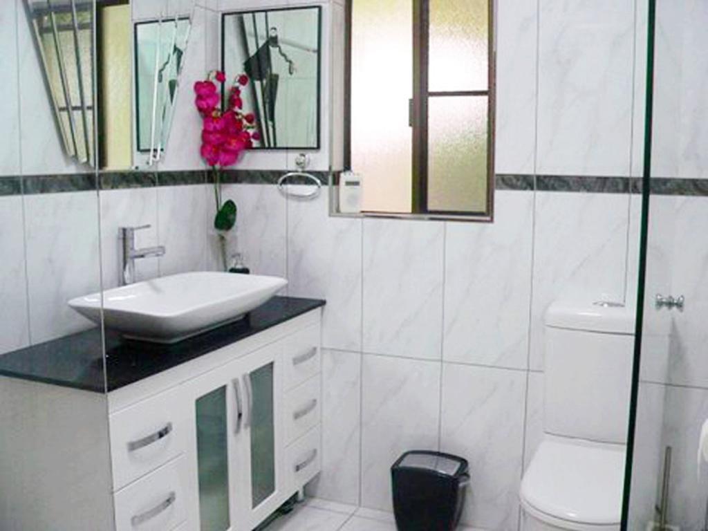 South Pacific Bed & Breakfast Pantai Clifton Bilik gambar